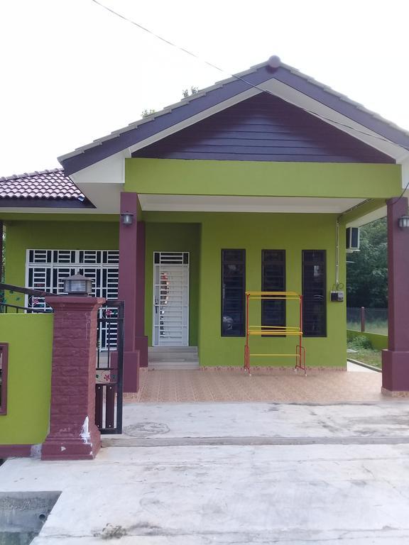 Mirza Homestay Marang Exteriör bild