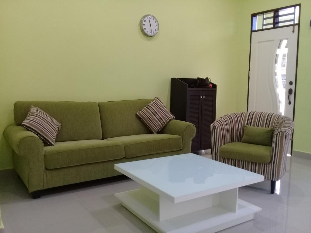 Mirza Homestay Marang Exteriör bild