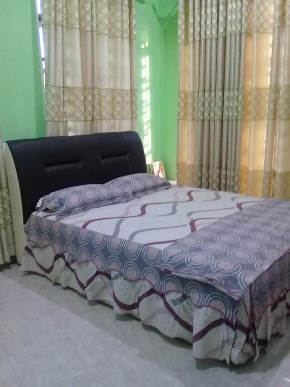 Mirza Homestay Marang Exteriör bild