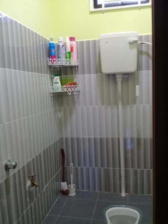 Mirza Homestay Marang Exteriör bild